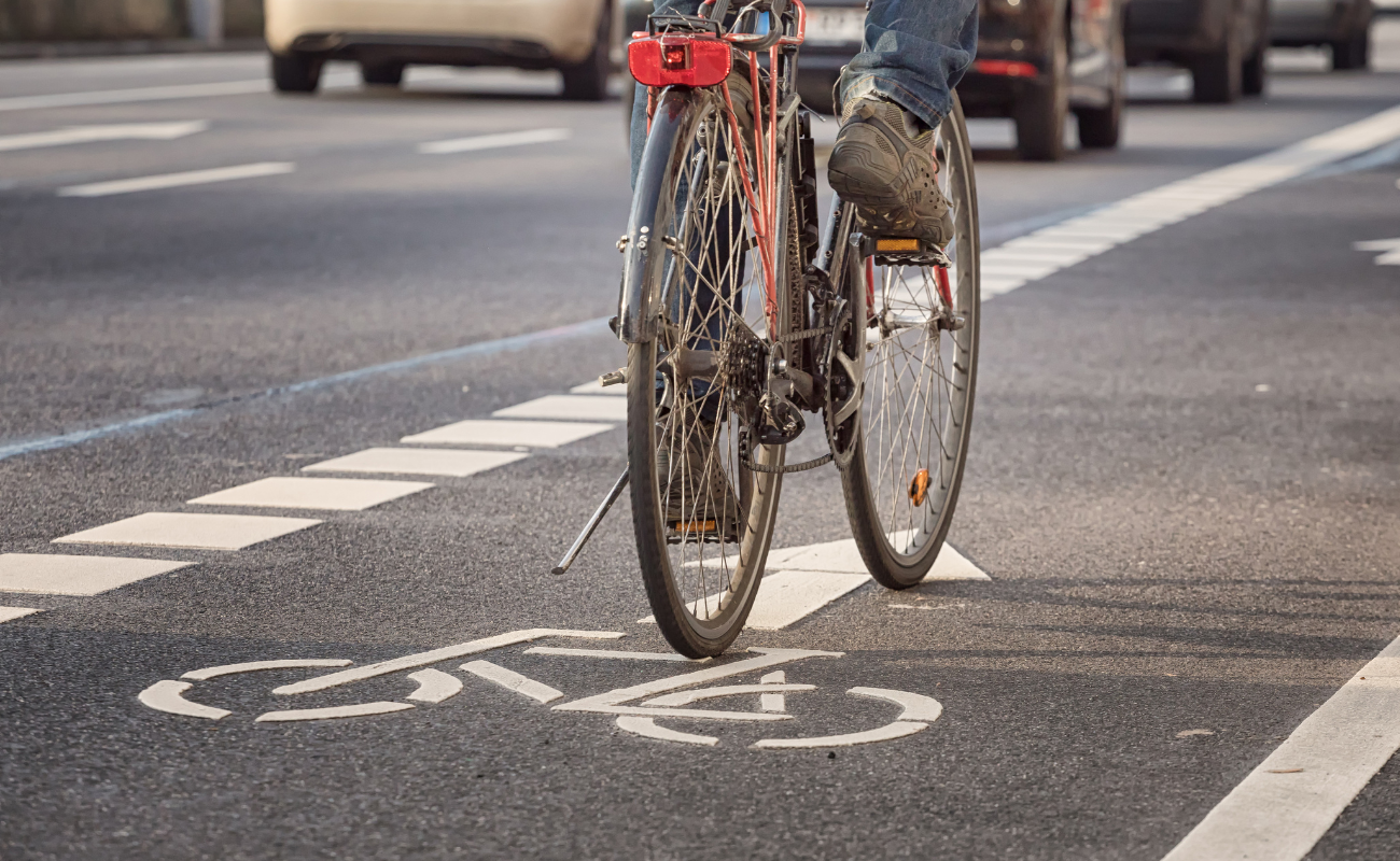 Vélo sur une piste cyclable